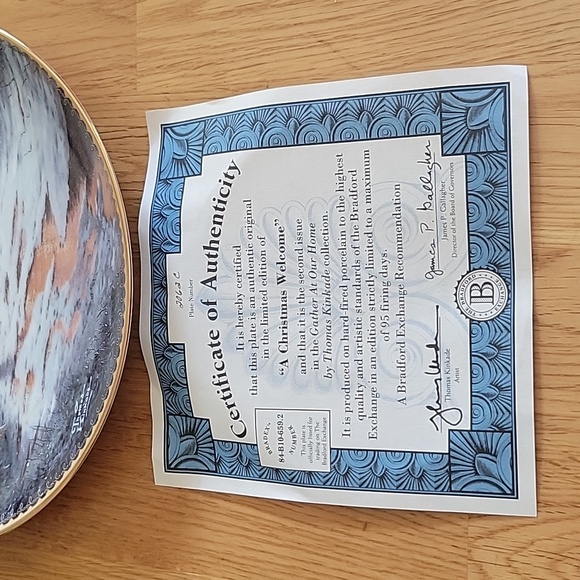 Thomas Kinkade " A Christmas Welcome" decorative plate - Picture 2 of 3